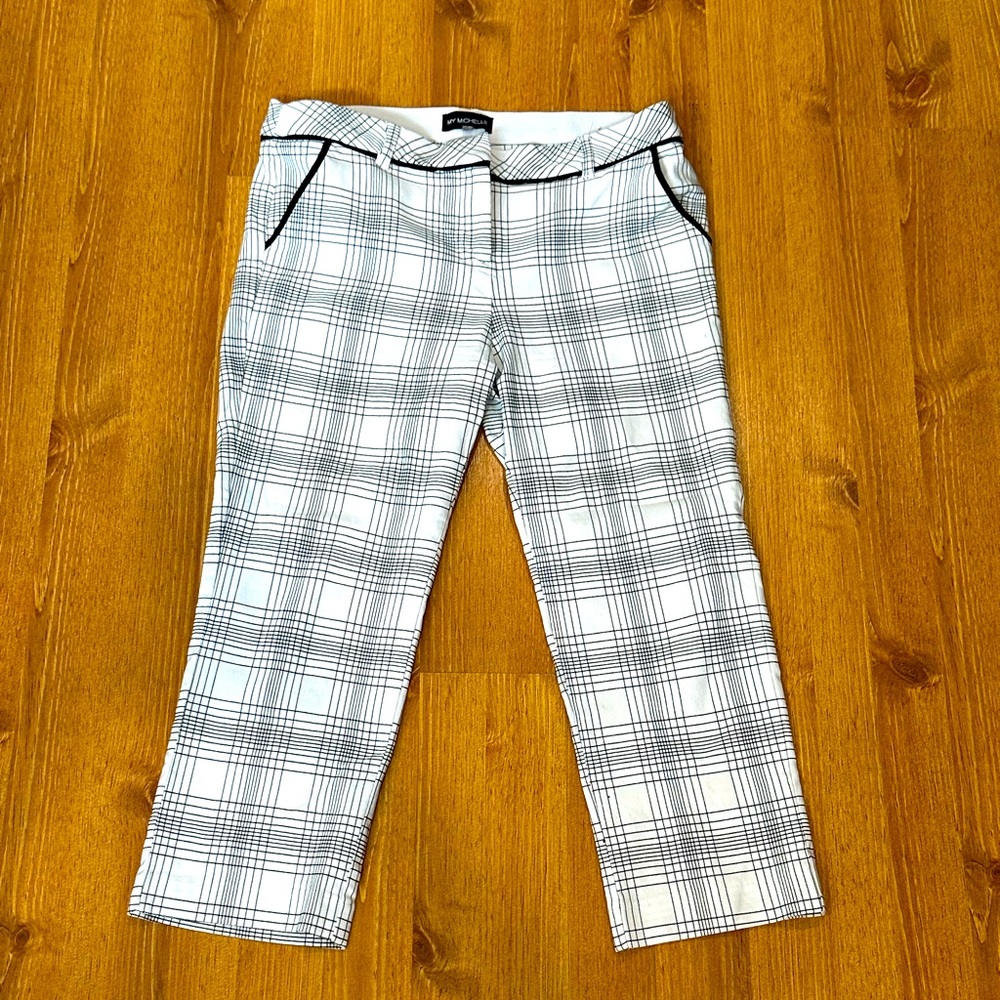 My Michelle Women's Size 9/10 White & Black Long Capri Pants